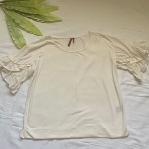 𝅺🌟LOVE Scarlett Split Hem Ruffle Sleeves Top🌟